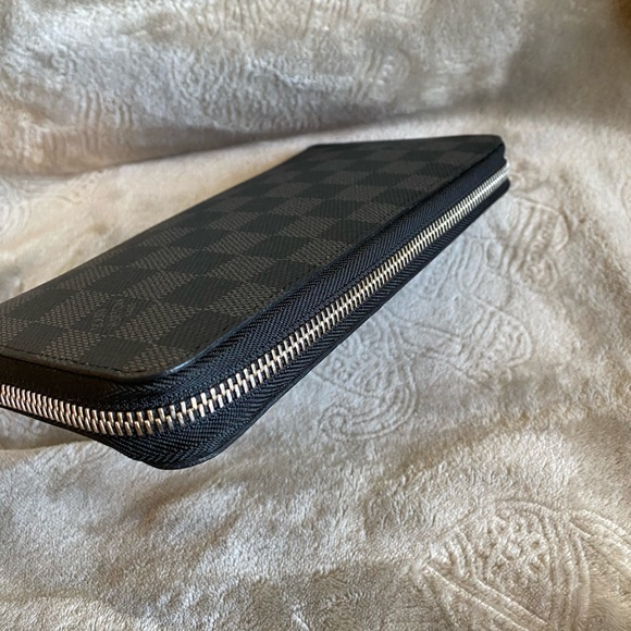 SOLD. Louis Vuitton large zippy organizer - Picture 3 of 10